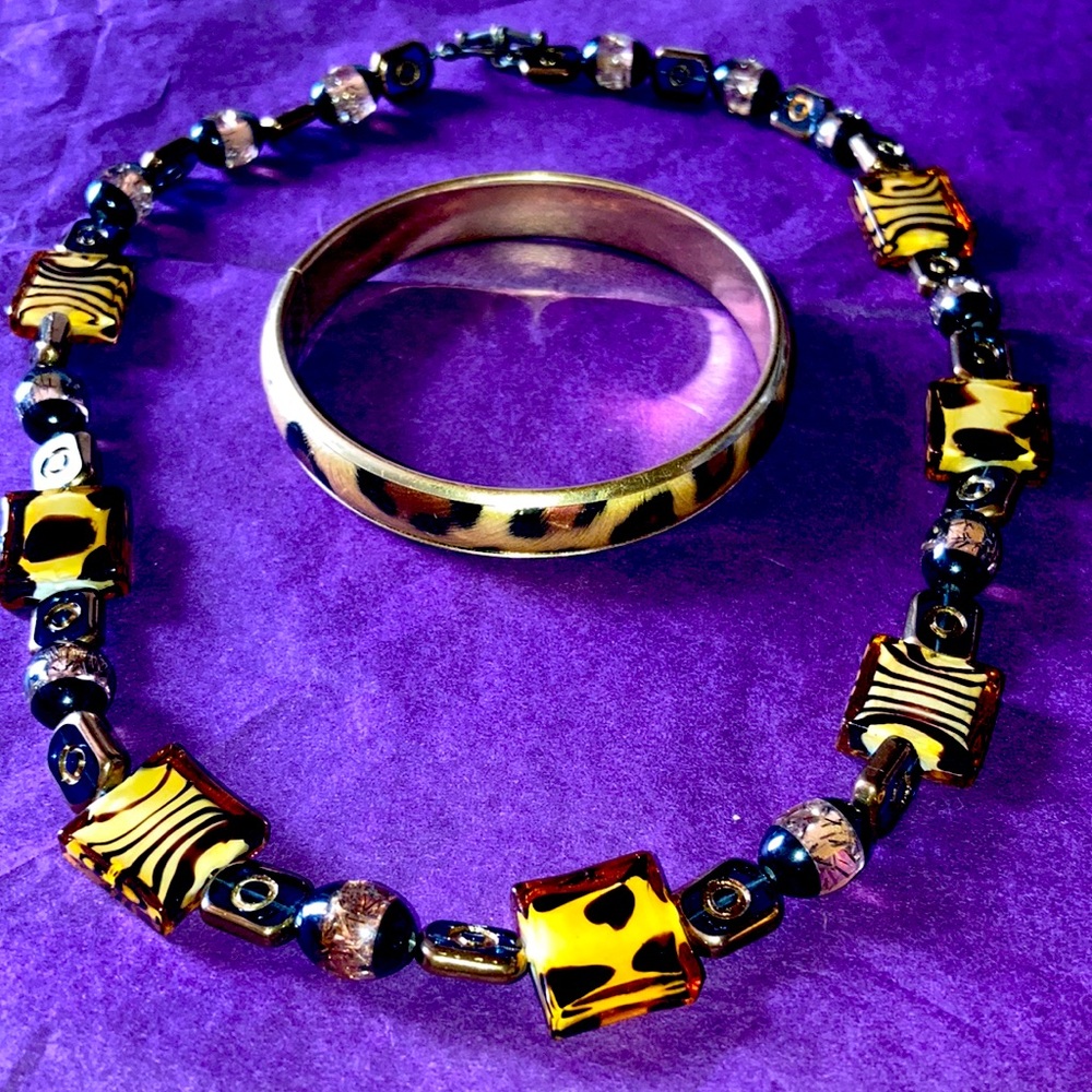 Vintage Animal print art glass Necklace and bracelet to match
